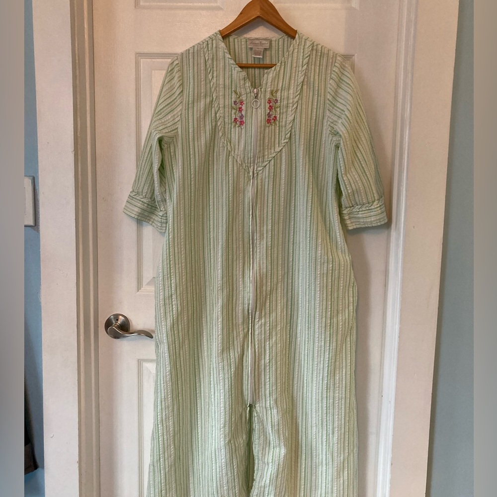 Intimate Essentials Green Striped Zip up Robe Housecoat